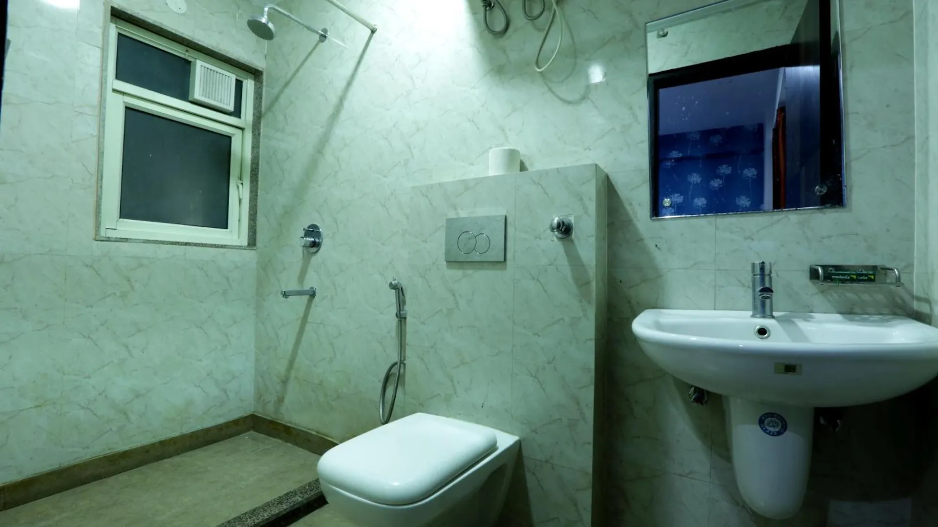 Hotel Sky Plaza At Delhi Airport New Delhi 3*,