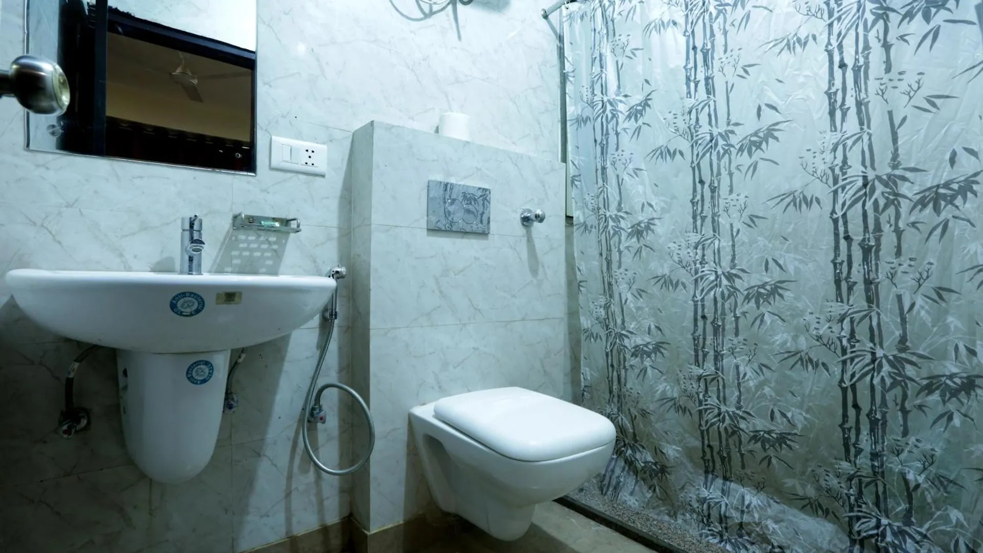 Bed & Breakfast Hotel Sky Plaza At Delhi Airport New Delhi