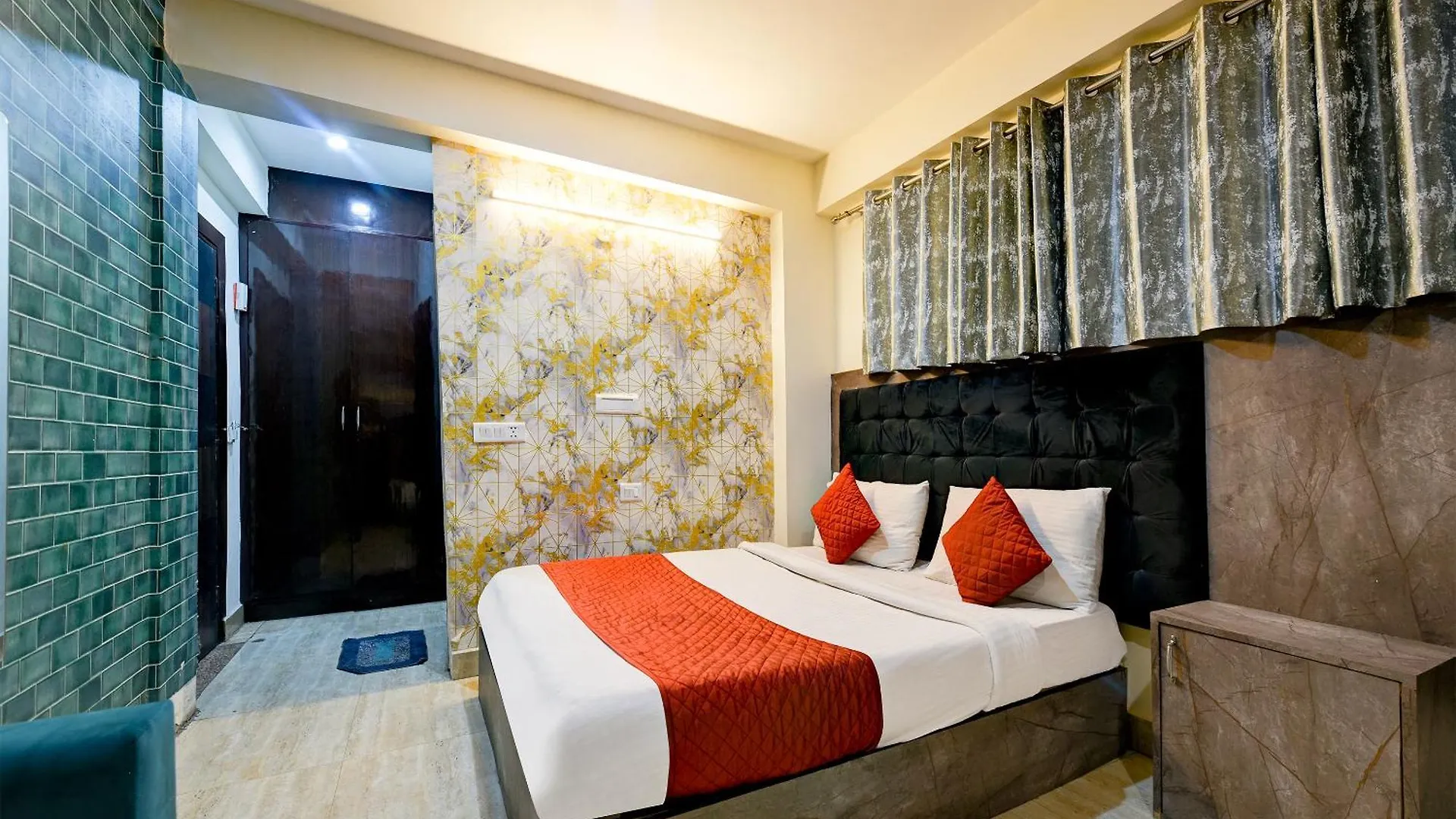 Hotel Sky Plaza At Delhi Airport New Delhi Bed & Breakfast